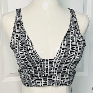 Victoria's secret vsx elevate strappy sports bra Sz L
